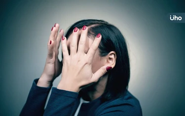 心悸、冒汗⋯覺得快死了!心理師曝:恐慌症發作「13症狀」超級戲劇化