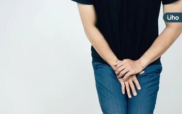 60歲後「男性半數」有攝護腺肥大!醫警告:拖久恐變「尿毒症」更慘