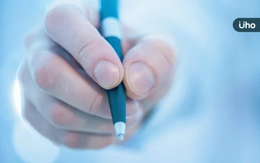 8旬翁罹「顫抖症」手抖40年!北榮「神波刀」速解:術後竟可拿筆畫圓