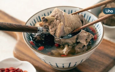 喝雞湯會胖嗎？營養師建議用「這種雞」煮湯減油：比一般雞湯更好