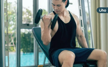 下肢肥胖無力⋯小心肌少症上身!健身教練「圖解4招」有椅子就能練