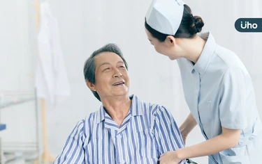 阿公說話沒人懂大喊「要死了!」芳療師照顧失智者:每人都需被溫柔對待