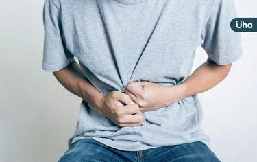 以為消化不良,3成確診竟已晚期!胃癌、食道癌免疫療法4月納健保