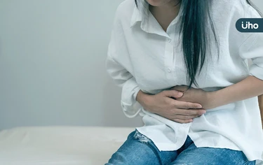 婦小腹凸出還一直變胖⋯檢查竟是「卵巢癌」!醫:有3症狀快就醫