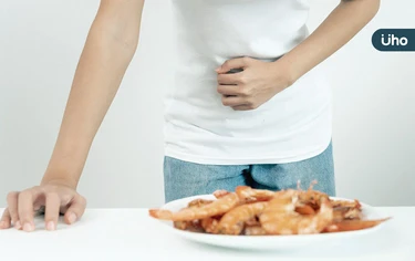 饗饗食物中毒案》食物中毒怎麼辦？如何判斷食物中毒？快記「自救3招」