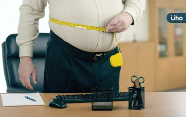 35歲白領男爆肥112公斤!醫曝正確減重關鍵:吃「哈佛餐盤」搭運動