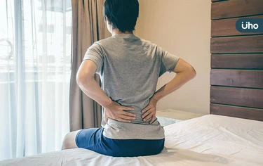 下背痛、僵直性脊椎炎哪裡不同？醫揭1關鍵差異：半夜、清晨特別痛