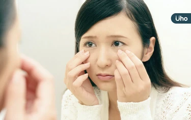 莫名眼皮下垂竟因「肌肉斷電」!神經科醫揭「重症肌無力」4大警訊