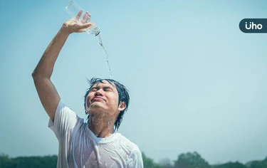 全台高溫熱浪來襲!中暑、熱衰竭、熱傷害差在哪?教你中暑急救5步驟