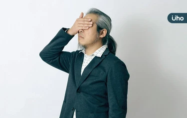 年輕人壓力大,白髮越長越多?醫揭「少年白」關鍵原因:5招可逆轉