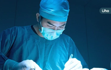 亞洲首例!大人腎「種在小孩肝臟」北榮神奇移植術救童:不再洗腎續命