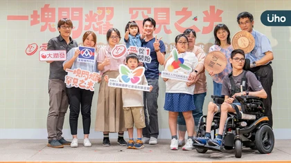 PX Pay「愛心捐贈」功能升級 用全支付也能捐!吳慷仁支持「一塊閃耀‧罕見之光」 為罕病病友沐浴展現親和力