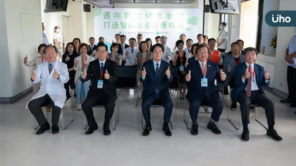 衛福部邱泰源部長陪同賴清德總統,視察台中榮總智慧醫療運作模式