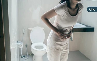 女染惡菌「1天狂拉10次」血便、腹痛不斷!醫採「糞中菌」移植救命
