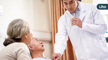 新冠肺炎加重肺病患者病情,恐加速肺功能惡化!胸腔科醫:即便輕症一旦染疫後續咳、呼吸急促更難醫