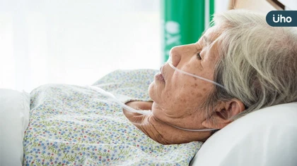 秋冬雙疫夾擊!新冠、流感齊發威 長者、慢性病患風險高 醫:勿輕忽新冠重症造成的健康風險