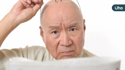 老覺得魚不亮麗新鮮、看不清楚鈔票顏色……竟是白內障惹禍?醫:視力彩度降是警訊,年輕族群也不能輕忽