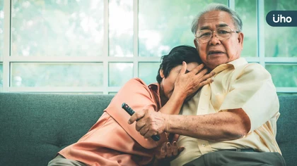 長輩別再「鐵齒」了!獨居婆婆對健康過度自信拒接種,染新冠惡化轉肺炎意識不清,鄰居發現救回一命-“左流右新,健康安心”