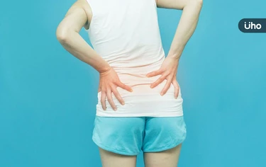 閃到腰可以熱敷嗎？閃到腰可以貼貼布嗎？做錯「1件事」腰痛更嚴重