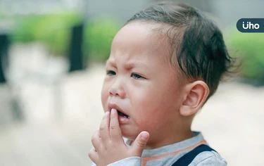 2歲孩半夜咳到吐⋯竟是肺炎鏈球菌作祟!不治療恐惡化「整片肺葉發炎」