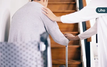 在家穿「拖鞋」其實很危險！醫揪「關鍵1原因」恐造成跌倒、骨折