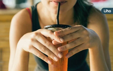 喝糖比吃糖更肥?醫學博士揭密果糖秘密:飲料「這樣喝」不易發胖