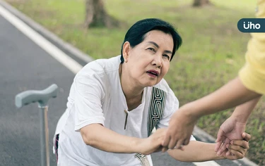 腦中風不只有臉歪嘴斜！帶你看「5種中風類型」：動作有障礙也算