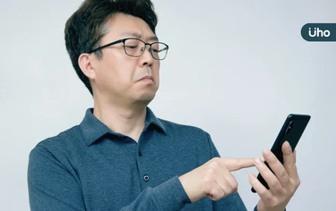 視力1.0卻模糊看不清?眼科醫揪「老花眼」惹禍:每年至少增加●●度