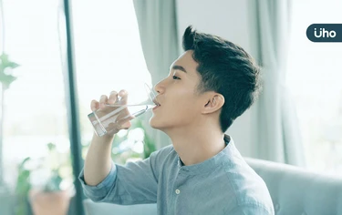 每天喝2000毫升的水才健康？日本營養師揭「正確飲水量」喝這樣就夠