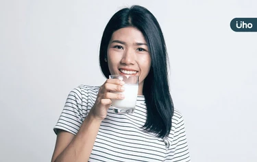 保久乳跟鮮奶差別？低脂牛奶比全脂更健康？營養師揭乳品迷思6QA