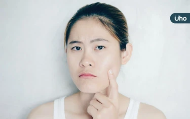 皮膚長小肉芽，是身體健康出問題？醫揭6種「皮膚贅疣」這情況需抽血