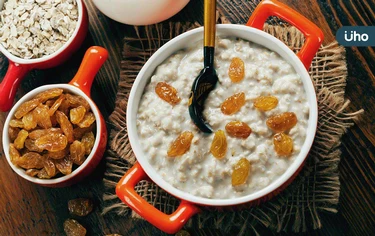 「燕麥片VS麥片」哪裡不同？醫揭「這種」恐致肥胖：口感甜香要小心