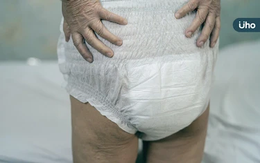 長輩失禁，包尿布不是唯一選項！名醫從「包尿布體驗」學會的一堂課