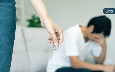 女人不想碰到的「苦命愛情」！親媽型、保母型、守寡型⋯你是哪種