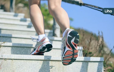 「樓梯」成最強燃脂工具！徒手訓練「5個階梯運動」衝刺、跳躍都行
