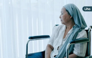 乳癌晚期不是生命終點！石崇良：健保擴大給付「2種乳癌」逾千人受惠