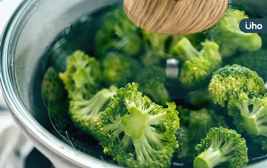 蔬菜怎麼煮，才能保留最多維生素C？教你4招儲存營養：蒸煮優於汆燙