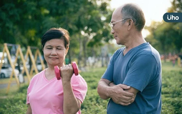 失智症患者適合什麼運動？日博士推「骨骼衝擊運動」2招維持骨密度
