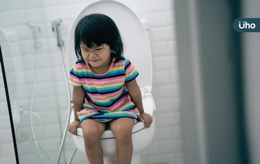 孩子「在家便祕」更害怕上廁所！爸媽必知「5大便秘原因」有效改善
