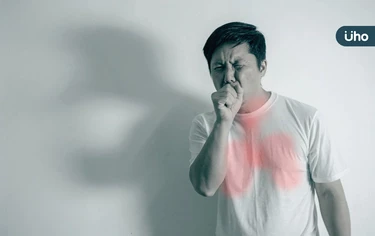 一直咳嗽是肺結核嗎？醫警告「潛伏期長達50年」恐拉高罹肺癌機率