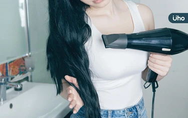 洗完頭「直接吹頭髮」大錯特錯！必學「吹髮4招」改用這模式不傷髮質