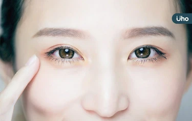 眼周細紋怎麼消？不只防曬、保濕要做好⋯還能用「1招」留住青春電眼