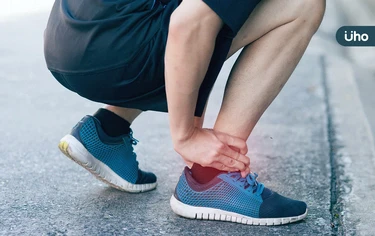 踝關節炎好發年輕人!醫揭「2疾病」也是高風險群:每走一步都痛