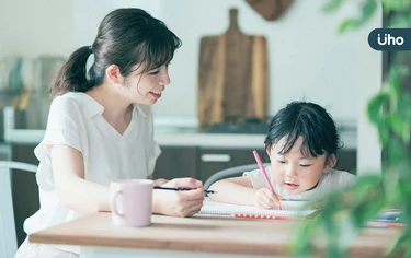 孩抱怨「同學媽媽比較好」如何回答？父母學「1回覆」促進親子關係