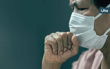 流感、肺炎鏈球菌⋯呼吸道疫情升溫!專家籲「3點」降長者肺炎重症