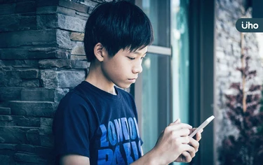憂鬱兒少大幅增加！調查揭「1關鍵」害青少年自傷風險增5倍以上