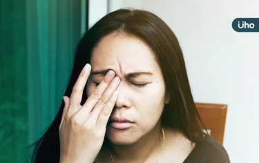 眼皮下垂、難吞口水⋯小心重症肌無力警訊!醫警告「這些族群」最好發