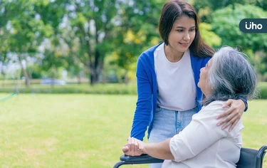 上有老下有小⋯三明治族群累翻了！研究揭「1關鍵」害身心健康惡化