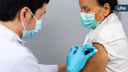 夏季新冠肺炎疫情恐再反撲，醫籲：這些族群儘速補打第二劑！