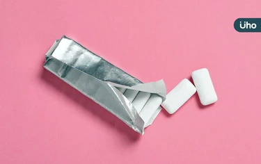口香糖成分竟然是橡膠!吞下去會黏住腸胃嗎?「6大迷思」一次破解